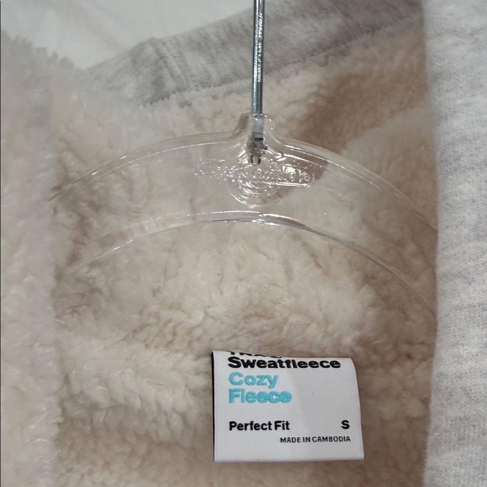 Aritzia Cream Zip-Up Hoodie - Picture 4 of 8